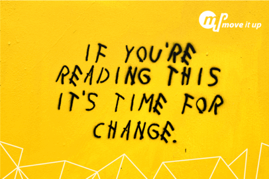 Graffiti tekst: If you are reading this - it's time for change. Op geel achtergrond